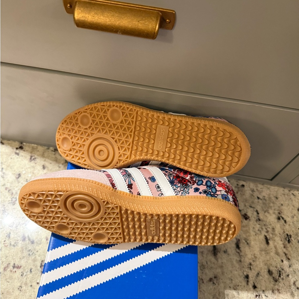 🆕 Adidas × Liberty London Limited Edition Samba OG J Flora — Blue Size 8 - Picture 4 of 9